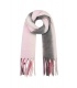 Licht roze gekleurde warme winter sjaal
