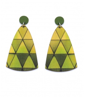 Groene gekleurde houten oorhangers met een ruit motief