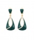 Groene oorclips met een heldere strass rand in het midden van de hanger