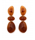 Oorclips in warme bruine kleur met natuurlijke uitstraling