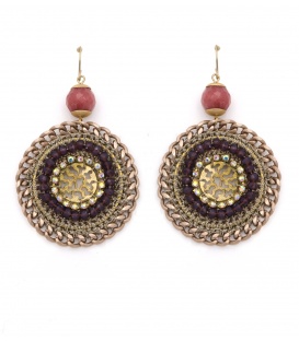 Oorbellen goudkleurig in ronde vorm met een roze kraal